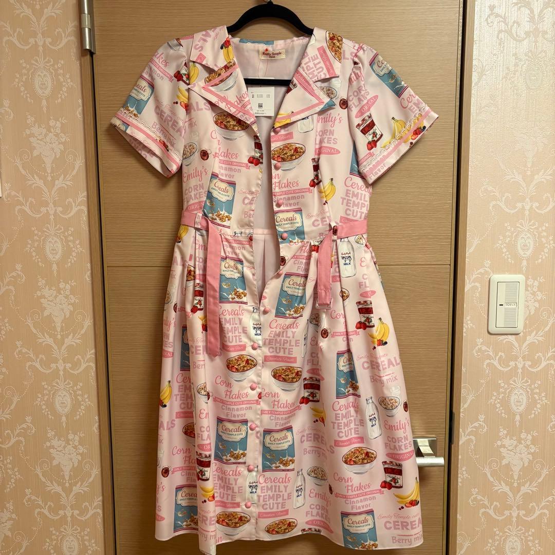 新品タグ付き　Emily Temple Cute シリアルワンピース　ピンク