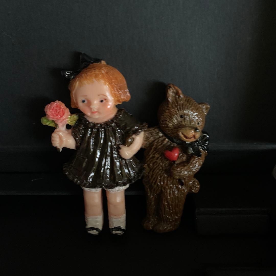 WEEKENDS ウィークエンズ　少女とクマのブローチ