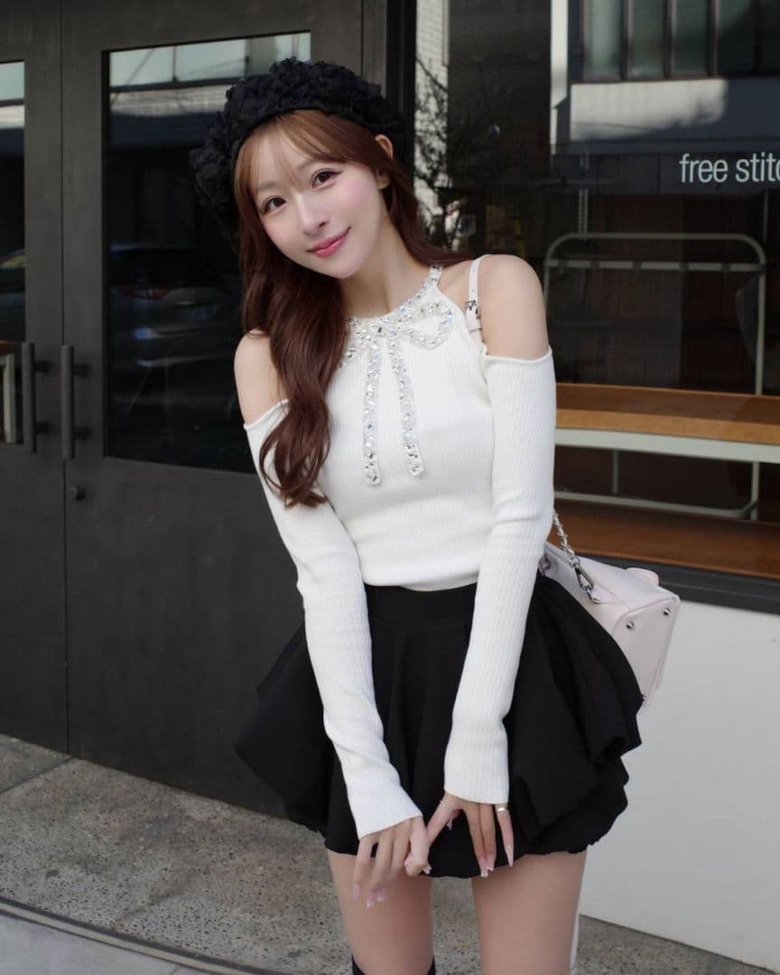 ダーリッチ リボンビジューアメスリニットトップス 新品タグ付き 白