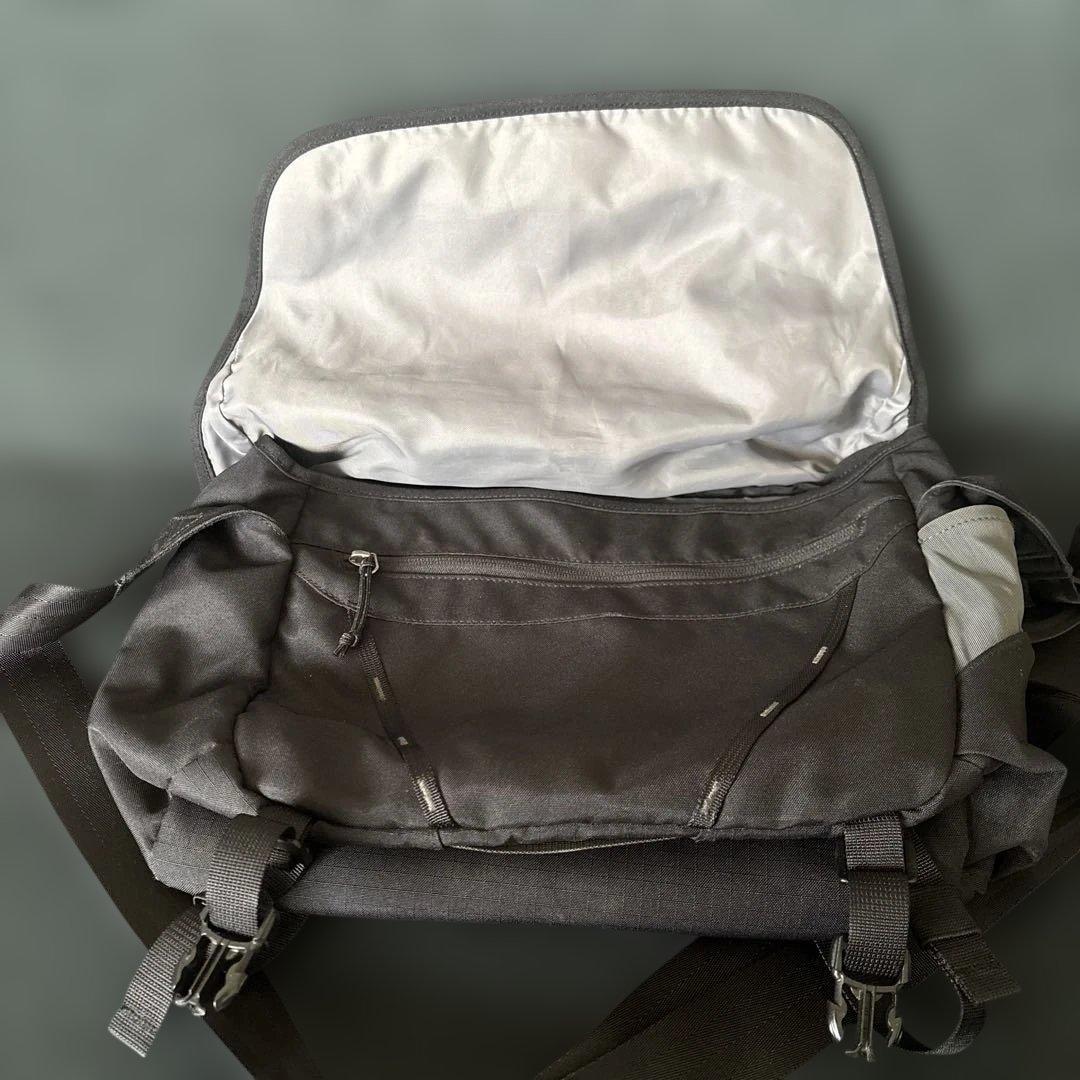 【美品】patagonia メッセンジャーバッグ