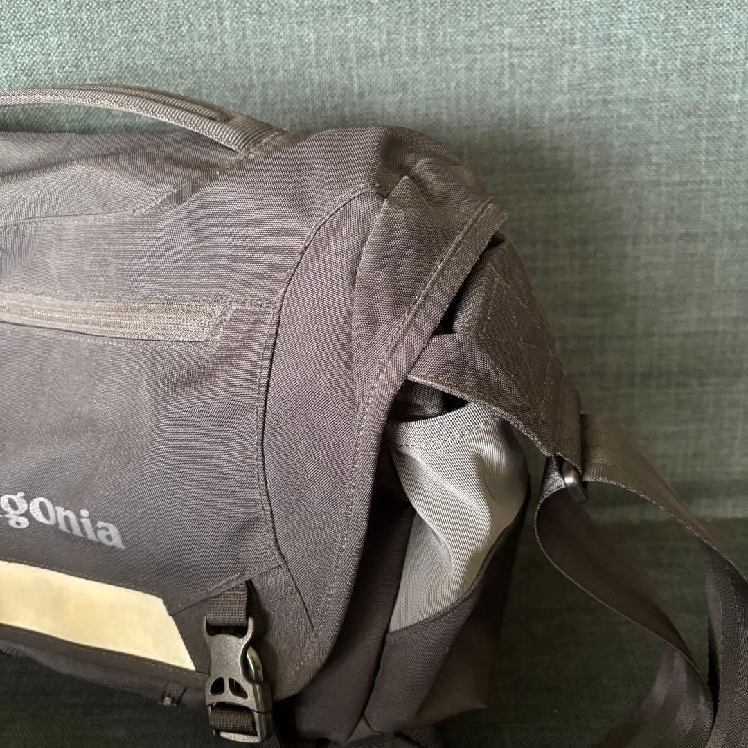 【美品】patagonia メッセンジャーバッグ