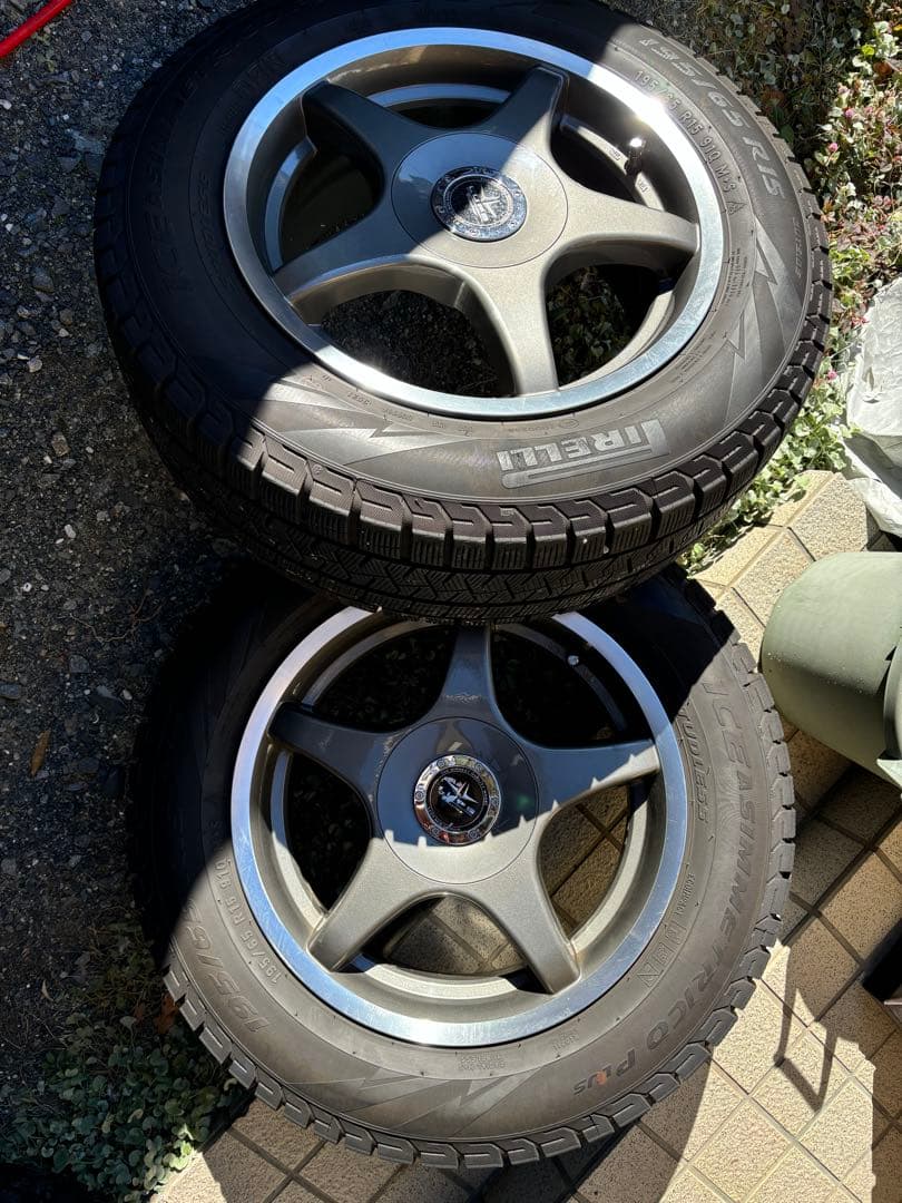 ピレリ　195/65/R15 スタッドレス　4本ホイール付き