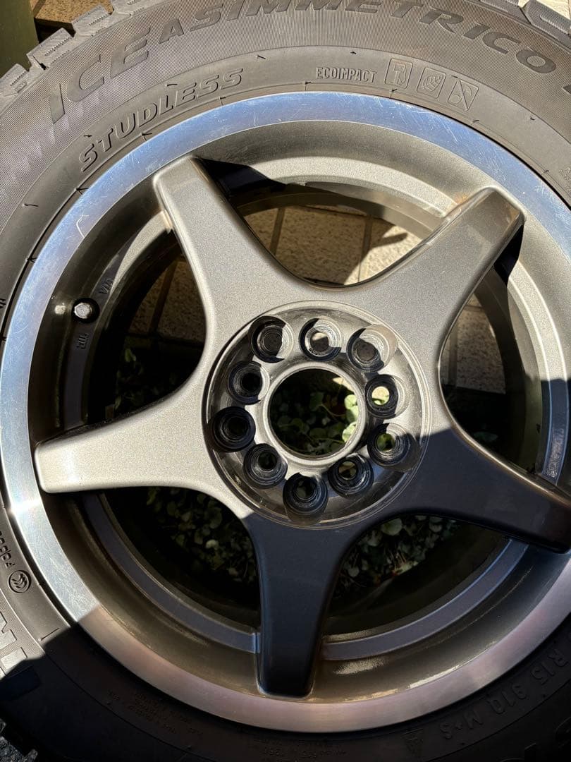 ピレリ　195/65/R15 スタッドレス　4本ホイール付き