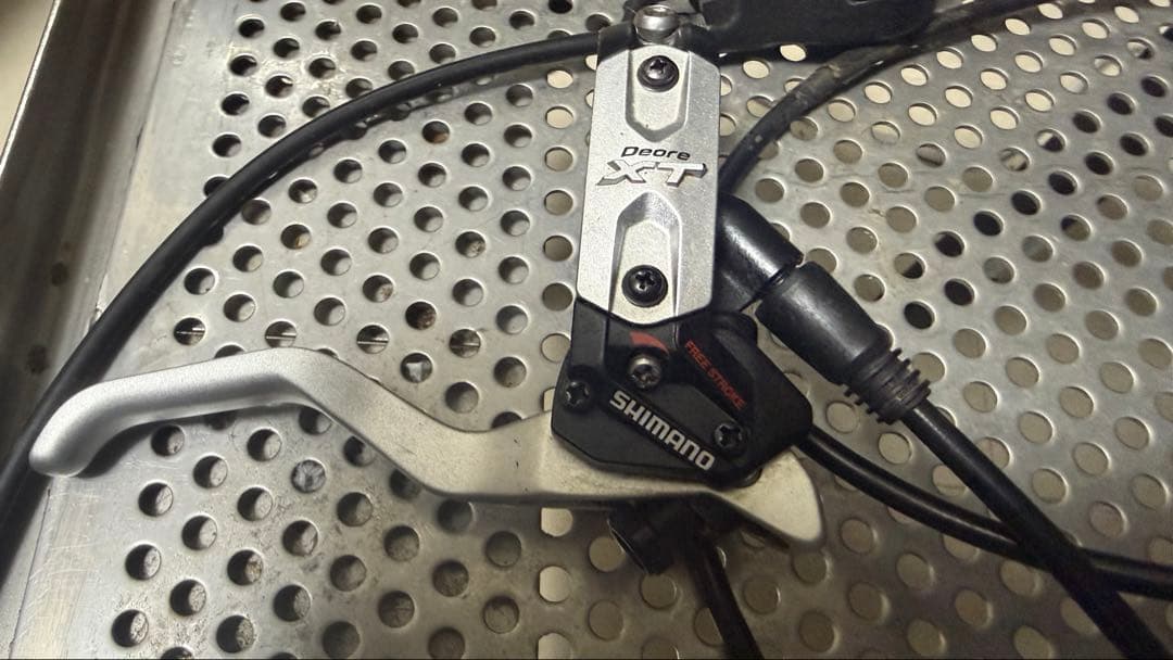 Shimano Deore XT M775ブレーキ（前後）+純正メタル1セット