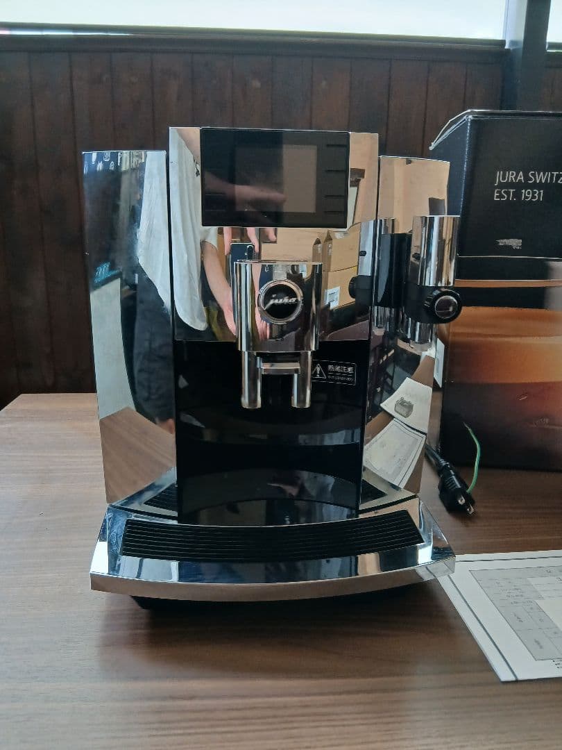 JURA エスプレッソマシンE8 クローム　正規取扱店保証期限内