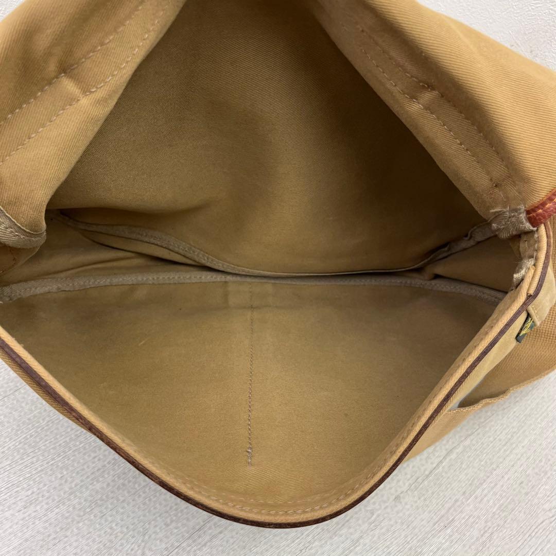 BRADY DART FISHING ショルダーバッグ キャメル キャンバス