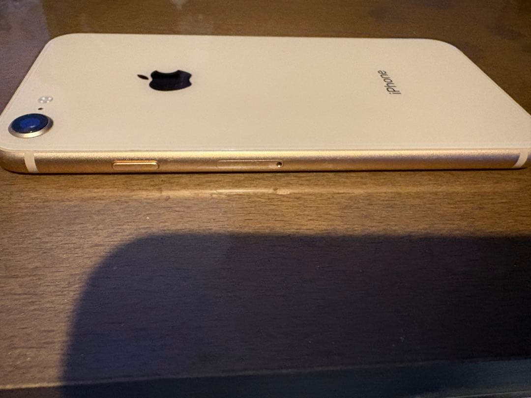 iPhone8 ゴールド 画面一部白飛び