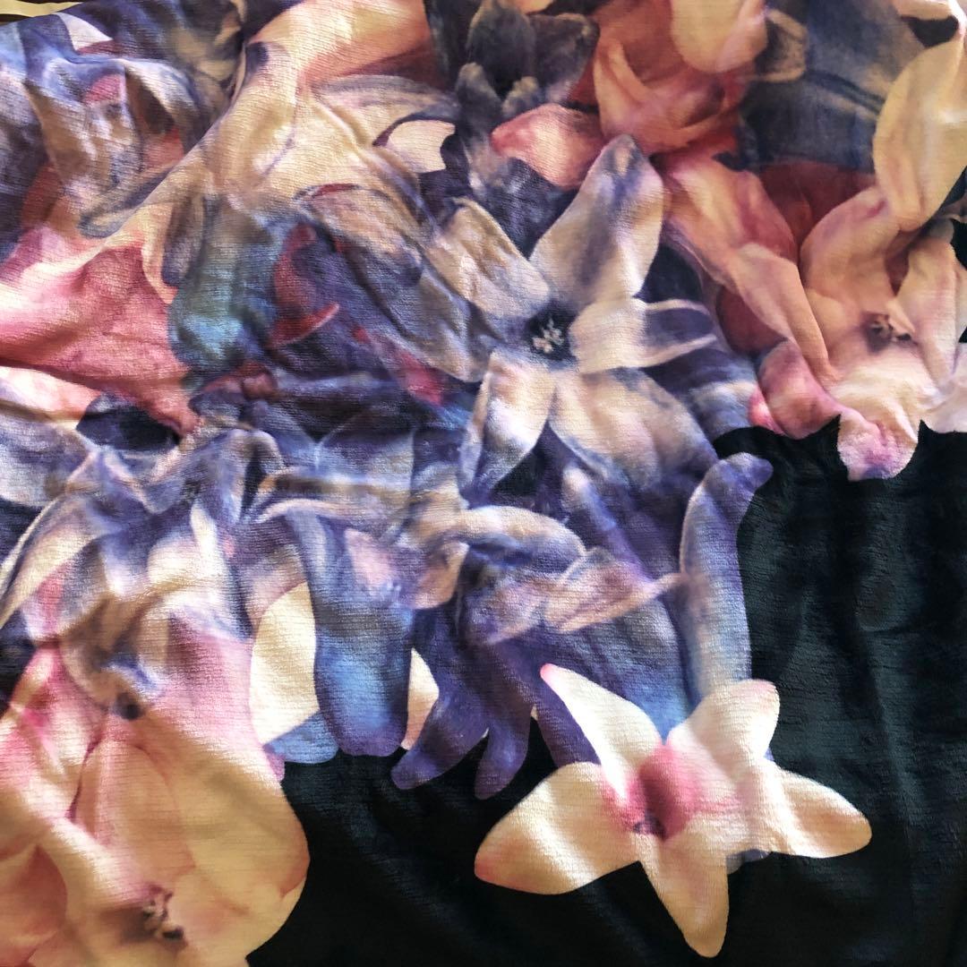 花柄シングル毛布　箱付き。