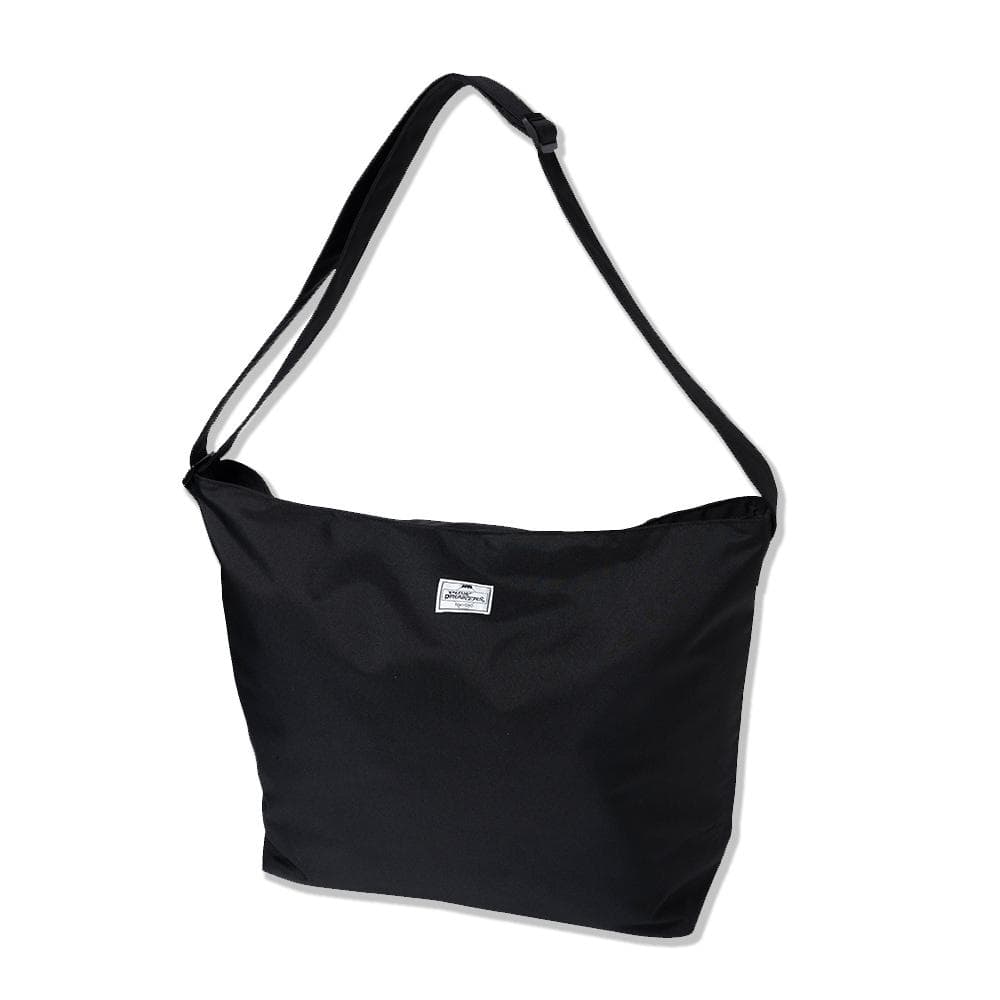 パンクドランカーズ メッセンジャーバッグ 黒 大容量 ショルダーバッグ