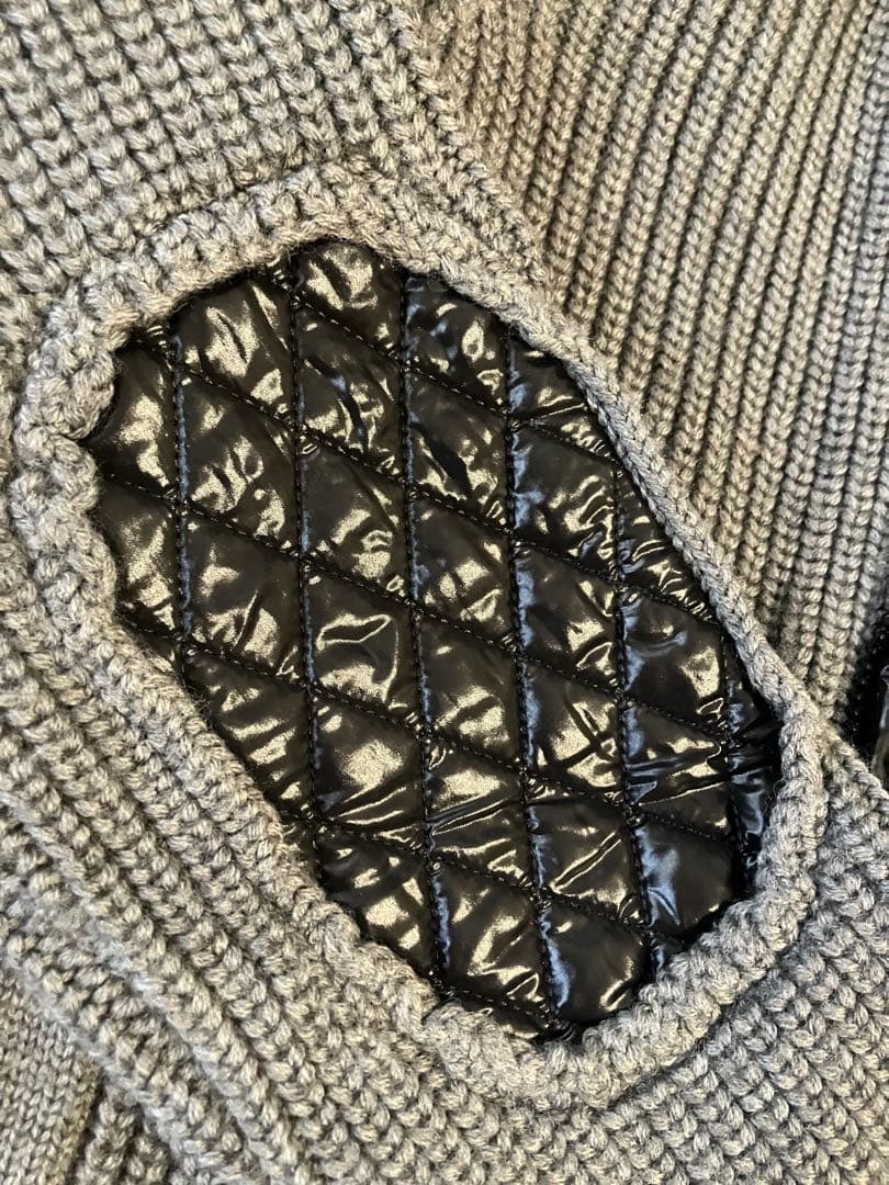 Moncler モンクレール　フード付きウールニットカーディガン