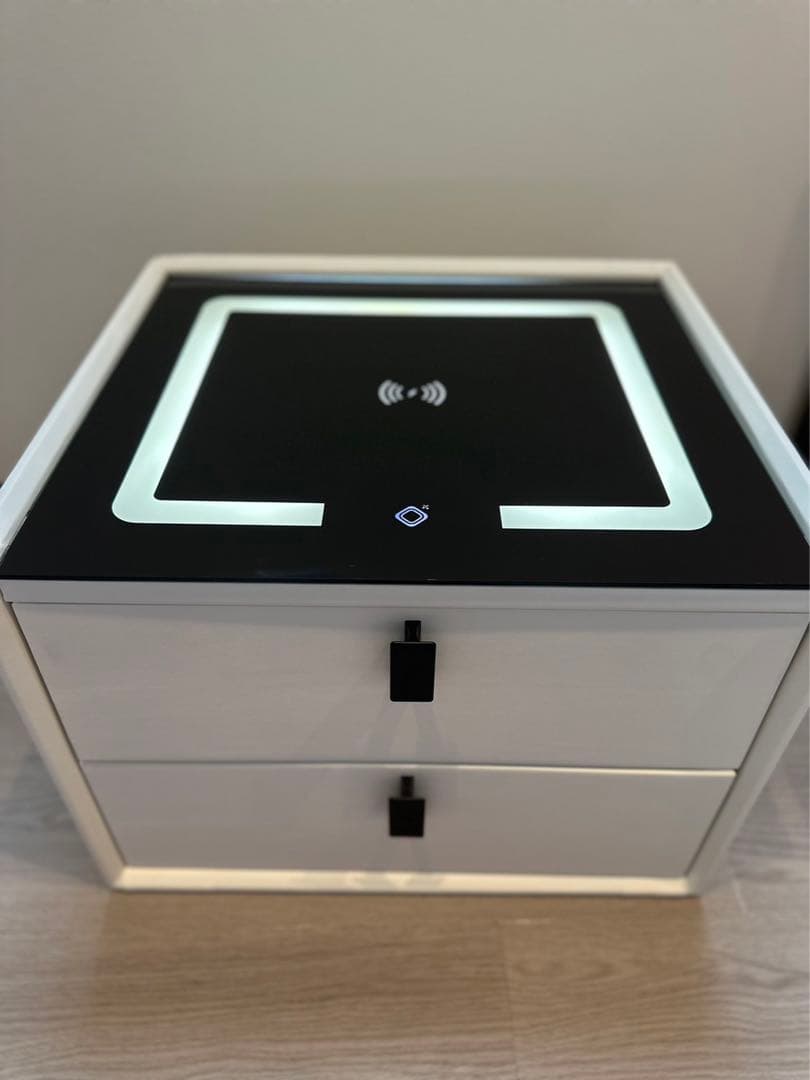 スマートテーブル　テーブルに置くだけ充電可❗️収納あり❗️