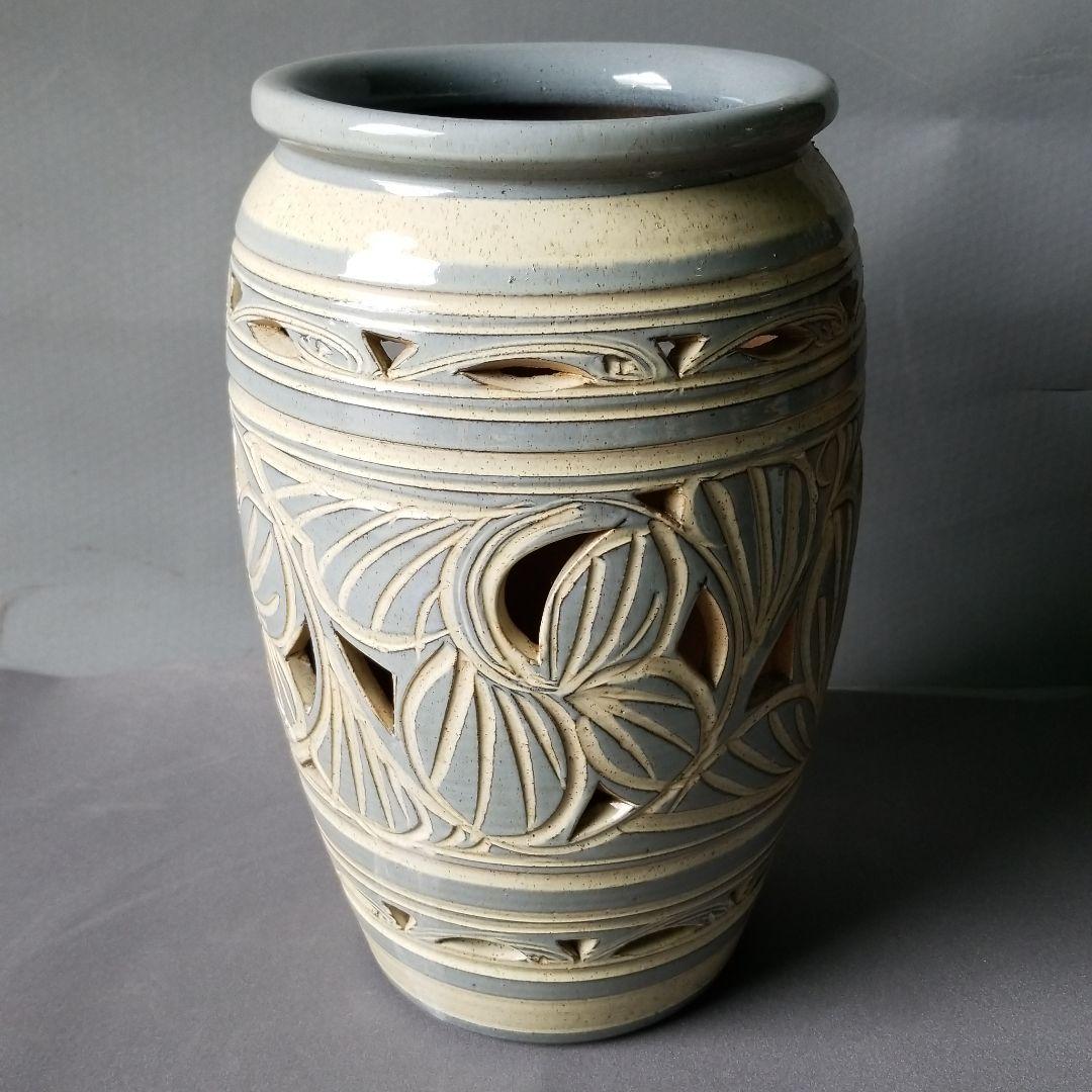 信楽焼傘立て  壷型透かし 高さ４３cm