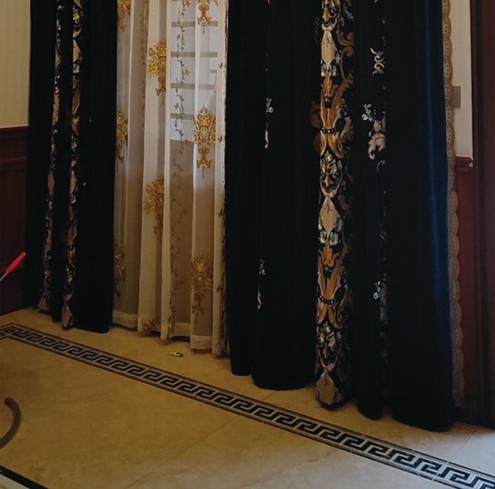 ヨーロッパ風　高級カーテン　上質　落ち着き　遮光カーテン　刺繍