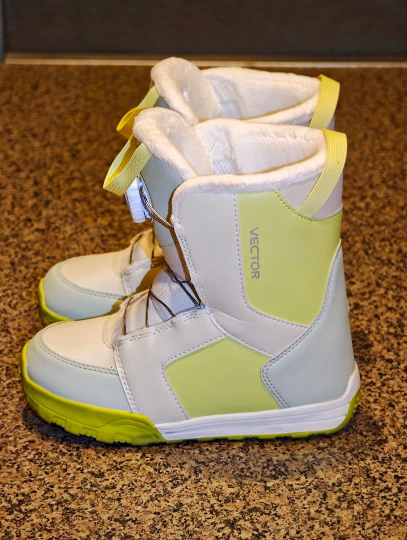 VECTOR 子ども用スノーボードブーツ 22.5cm。