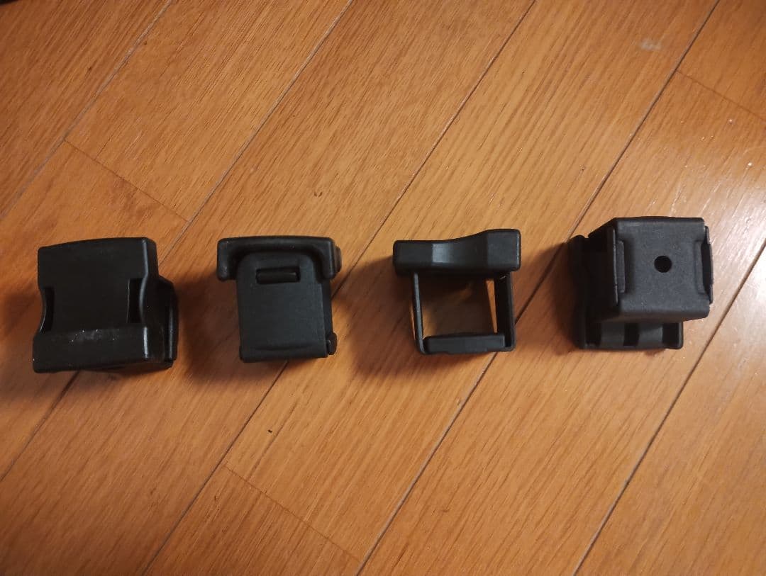 THULE フェアリング スクエアバー用　約横108cm、縦20cm