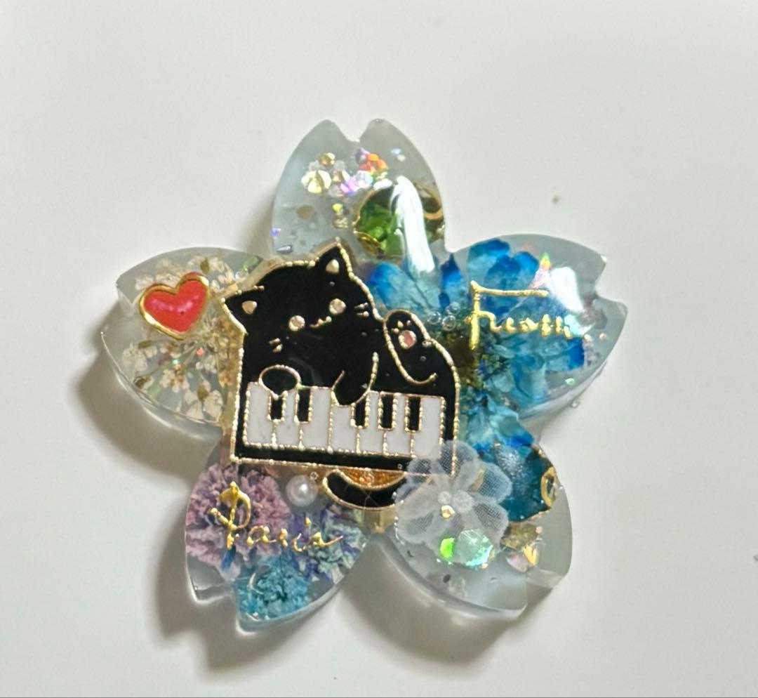 再販不可。桜♡ねこ★マトリカリアレジンヘアゴムブローチ