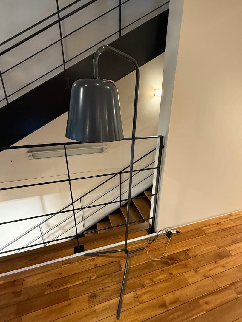 【展示品】グレー フロアスタンド スタンドライト スタイリッシュ 大きめ