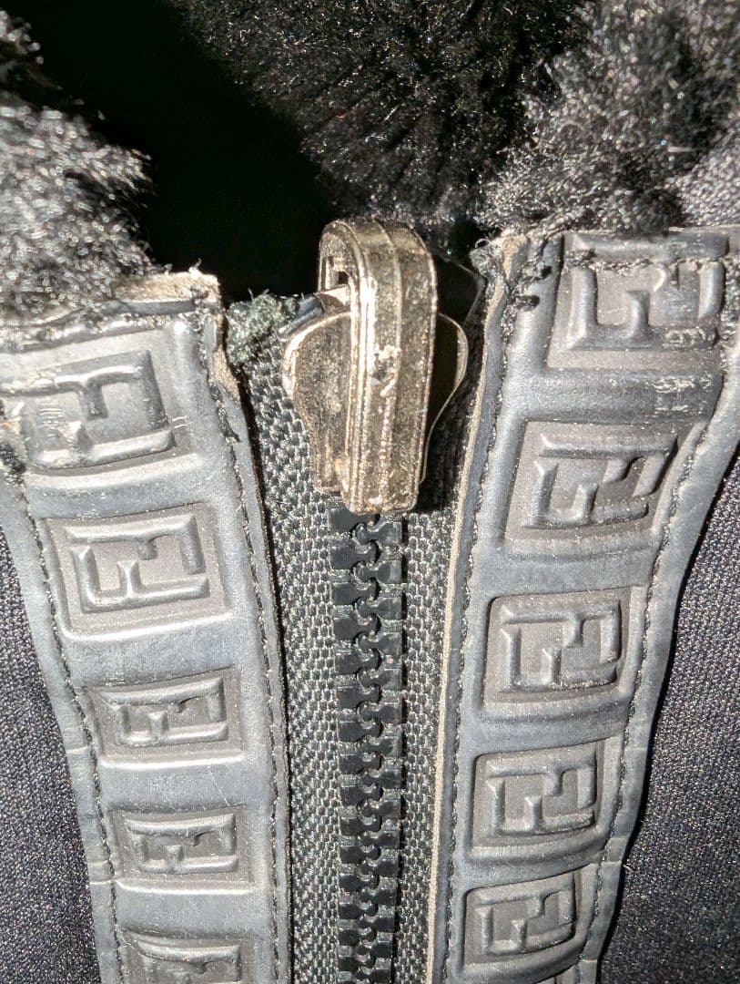 FENDI フェンディ リバーシブル黒コート Lサイズ　男女兼用