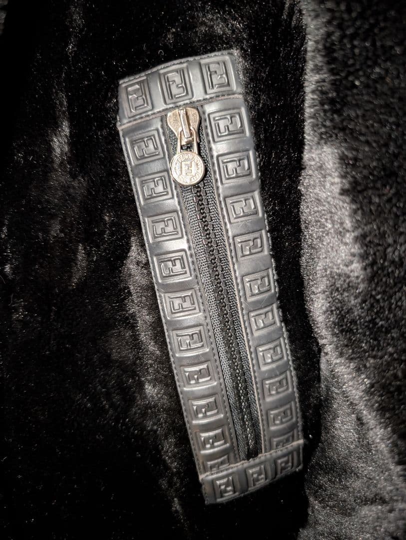 FENDI フェンディ リバーシブル黒コート Lサイズ　男女兼用