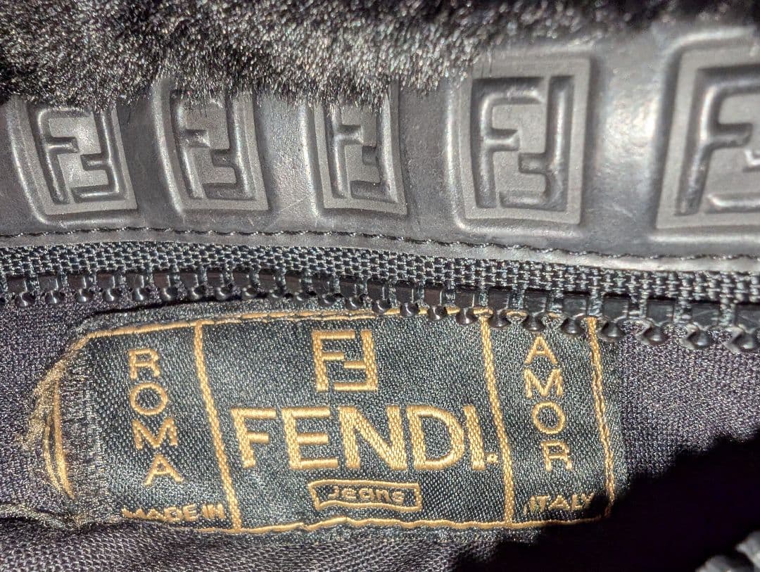 FENDI フェンディ リバーシブル黒コート Lサイズ　男女兼用