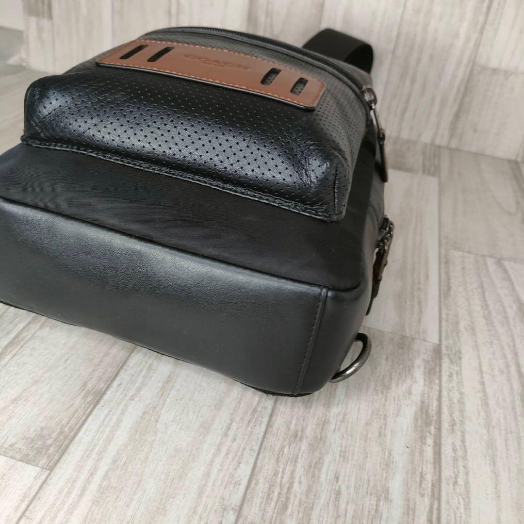 52 COACH コーチ　レザー　ボディーバッグ