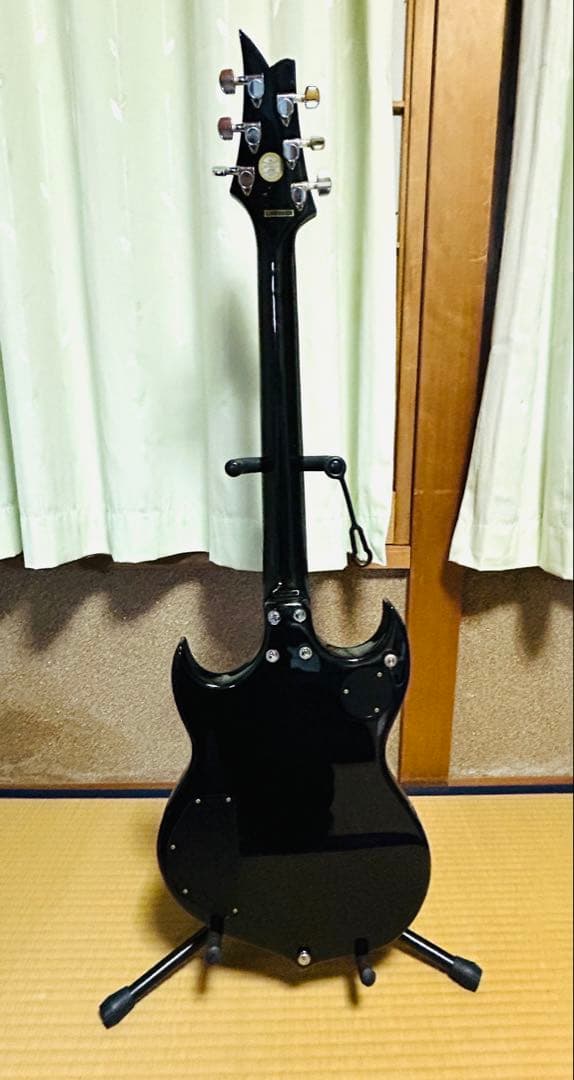 ポール・スタンレーモデル SILVERTONE PSSN-1