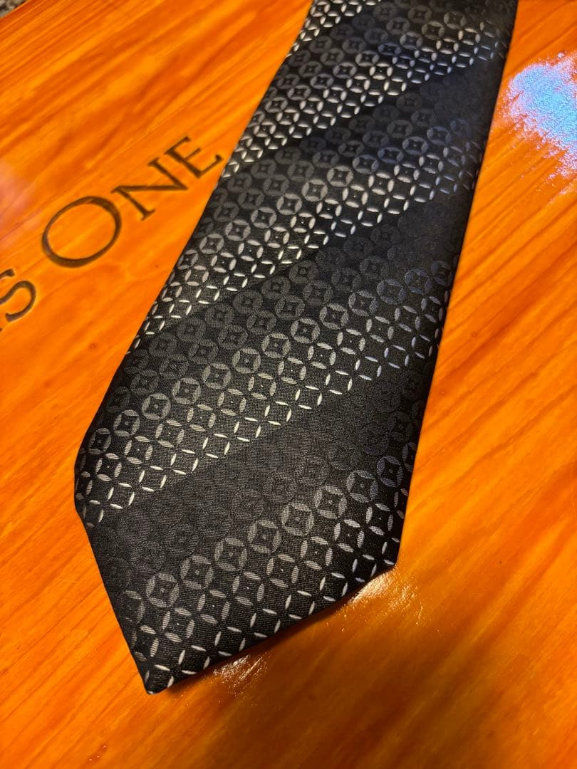 超美品Louis Vuitton モノグラム模様 ネクタイ