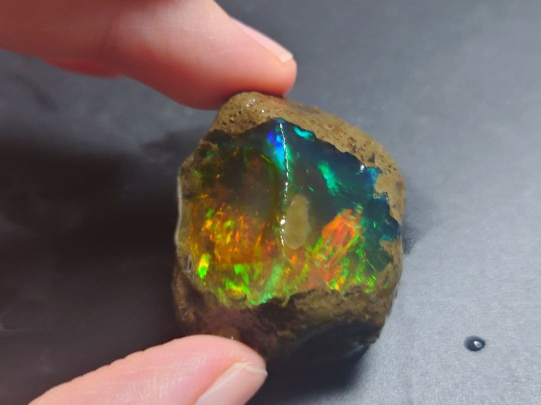 【105CT】特大　エチオピア　プレシャス　オパール 原石 鉱物　標本　ウェロ