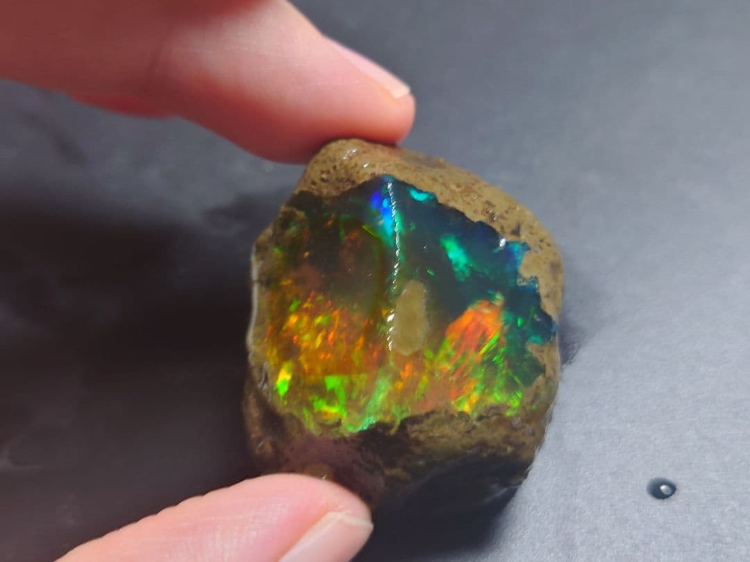 【105CT】特大　エチオピア　プレシャス　オパール 原石 鉱物　標本　ウェロ