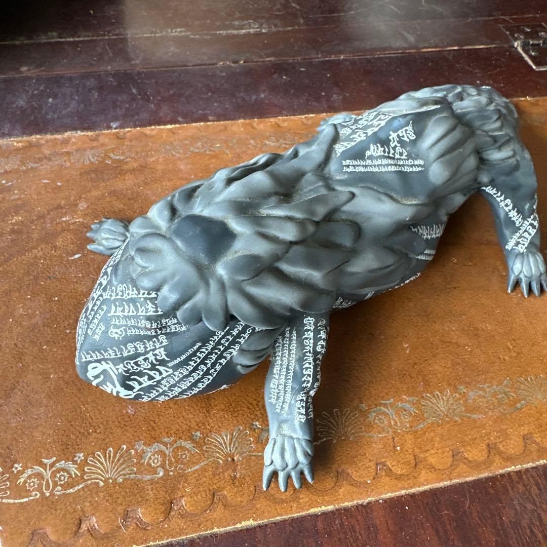 ツチノッパグレーの動物置物 文字彫刻　世田谷ベース　所ジョージ