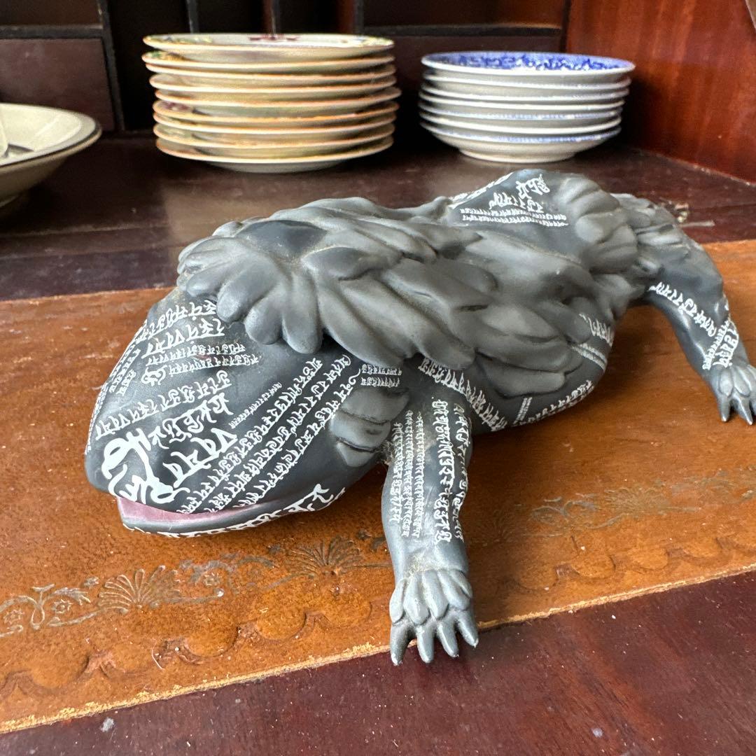 ツチノッパグレーの動物置物 文字彫刻　世田谷ベース　所ジョージ