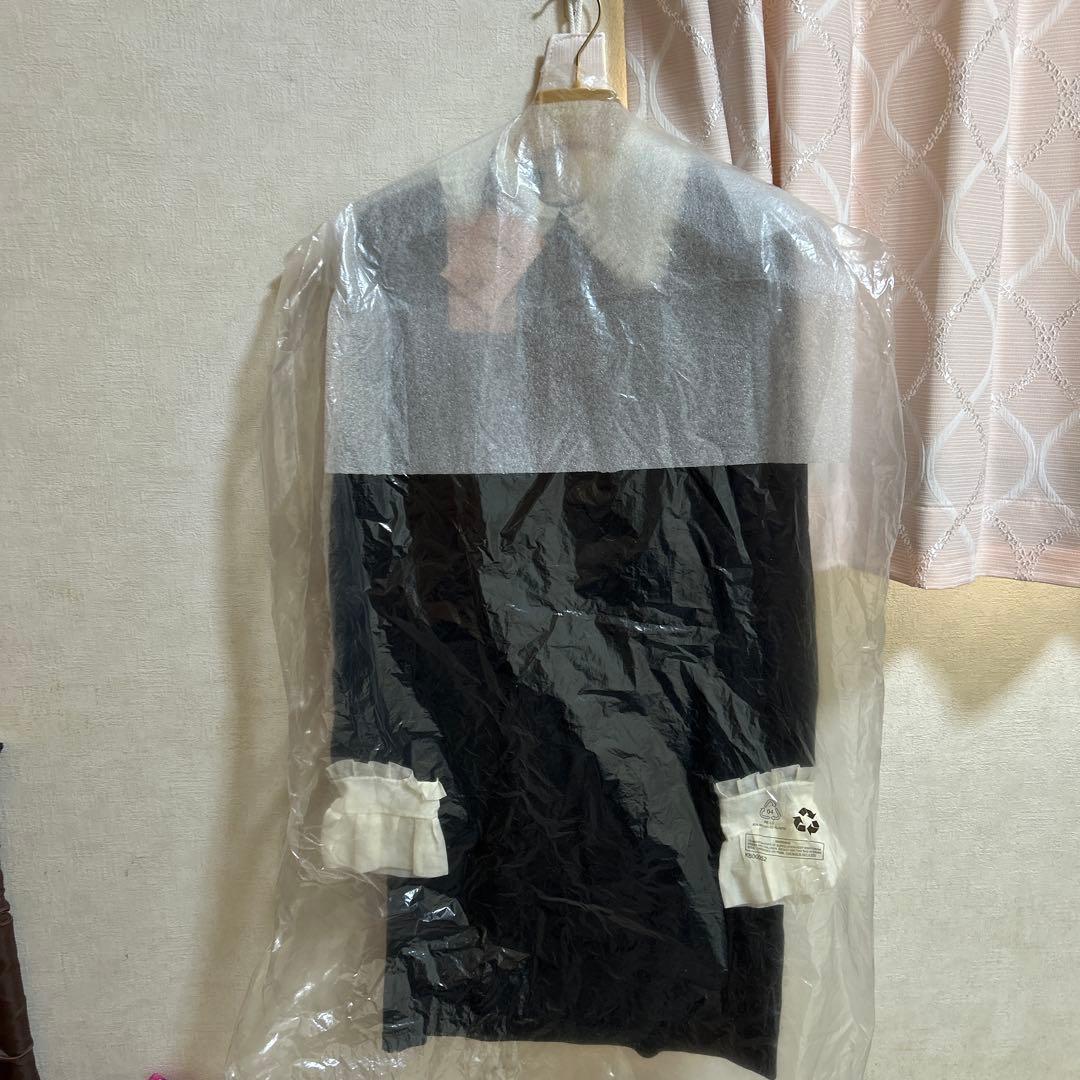 MIUMIUフリル付き黒ワンピース