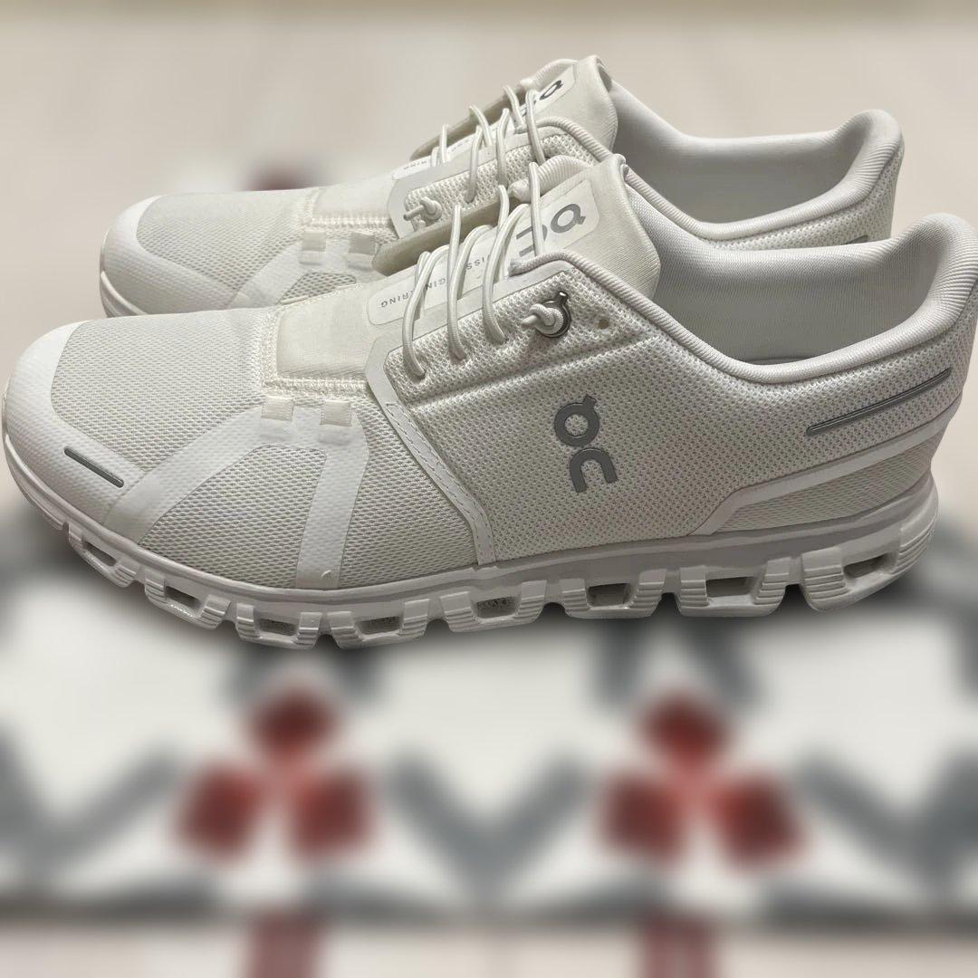 On Cloud 6 ホワイト 28cm 使用2回 美品 スニーカー