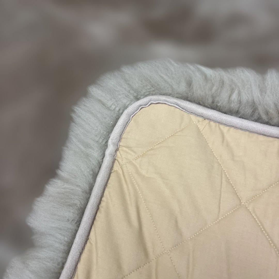 ムートンシーツ羊毛皮 ベージュ系 約140㎝×200㎝ダブルサイズ最終値下げです