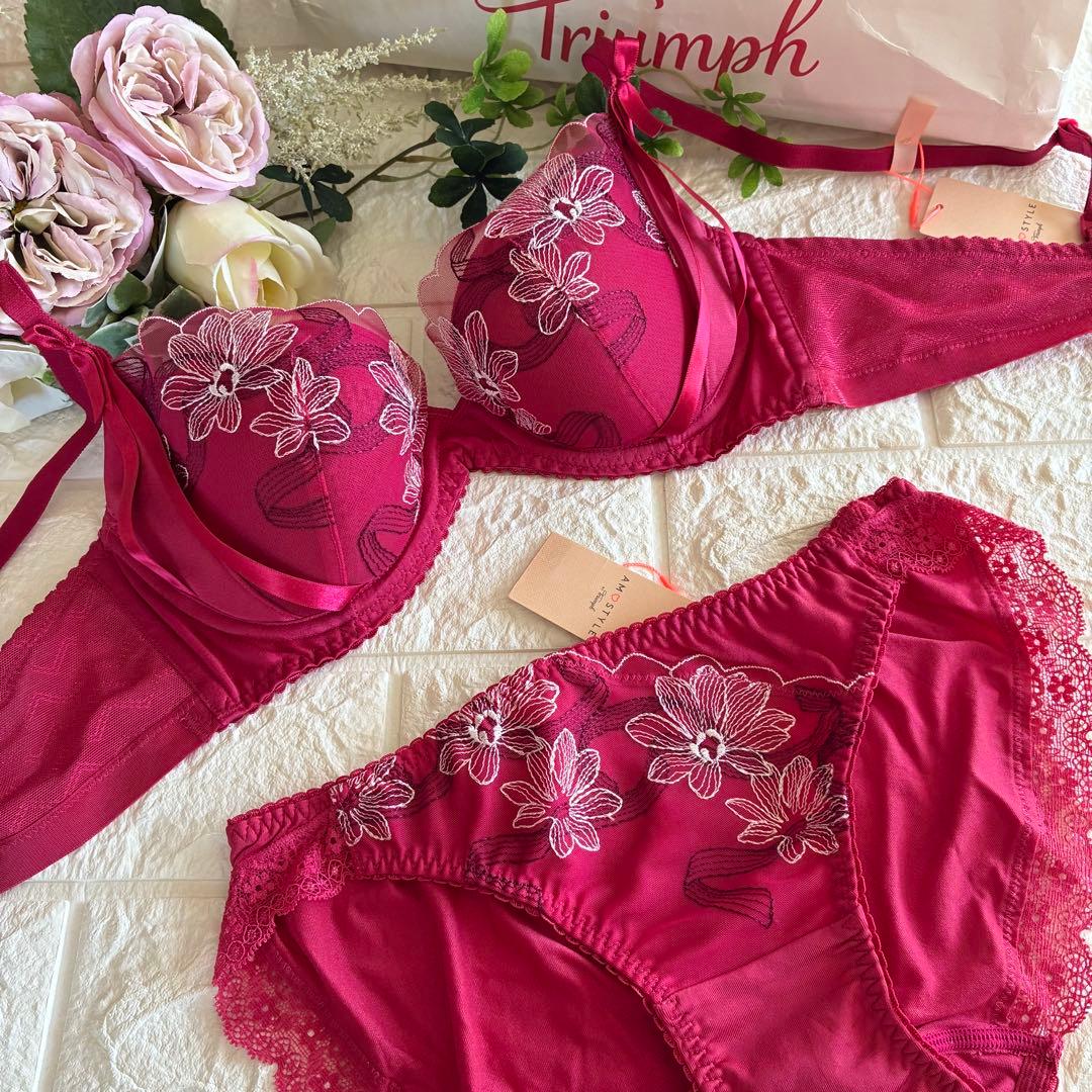 Triumph アモスタイルきゅっと寄せブラ 上下セットF65❣️レッド︎✿·͜·素敵