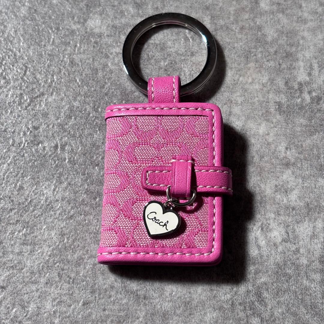 極美品 COACH コーチ チャーム キーホルダー キーリング 手帳型 ハート