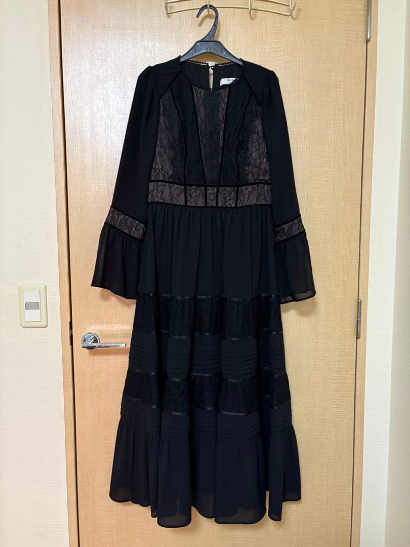 ワンピース Herlipto Social Lace Trimmed dress