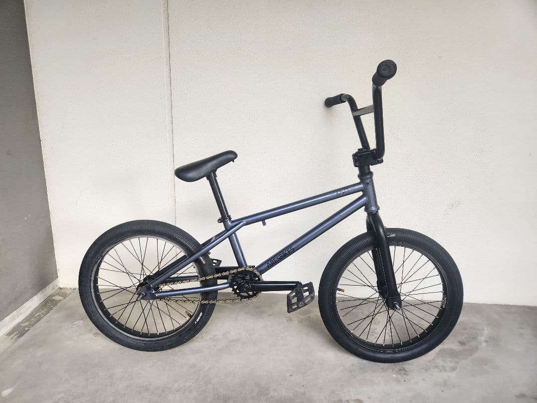 ARES ADIT 18インチ BMX