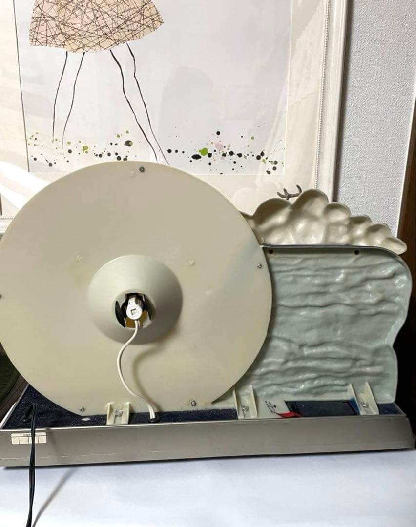 サンタクロースとトナカイの置物