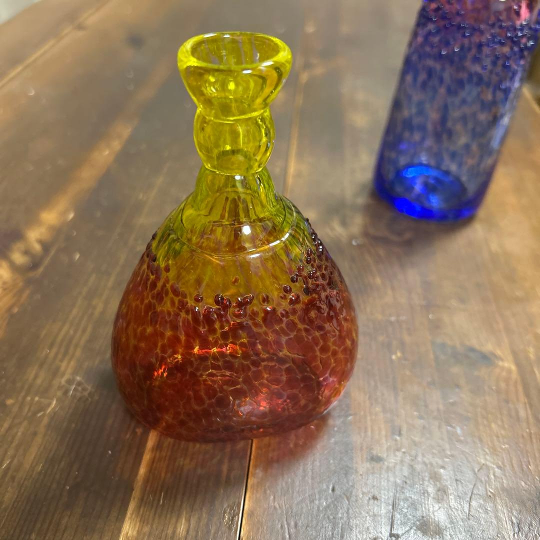 ガラス作家　作家物　花瓶　一輪挿し　ドリンクボトル　吹きガラス