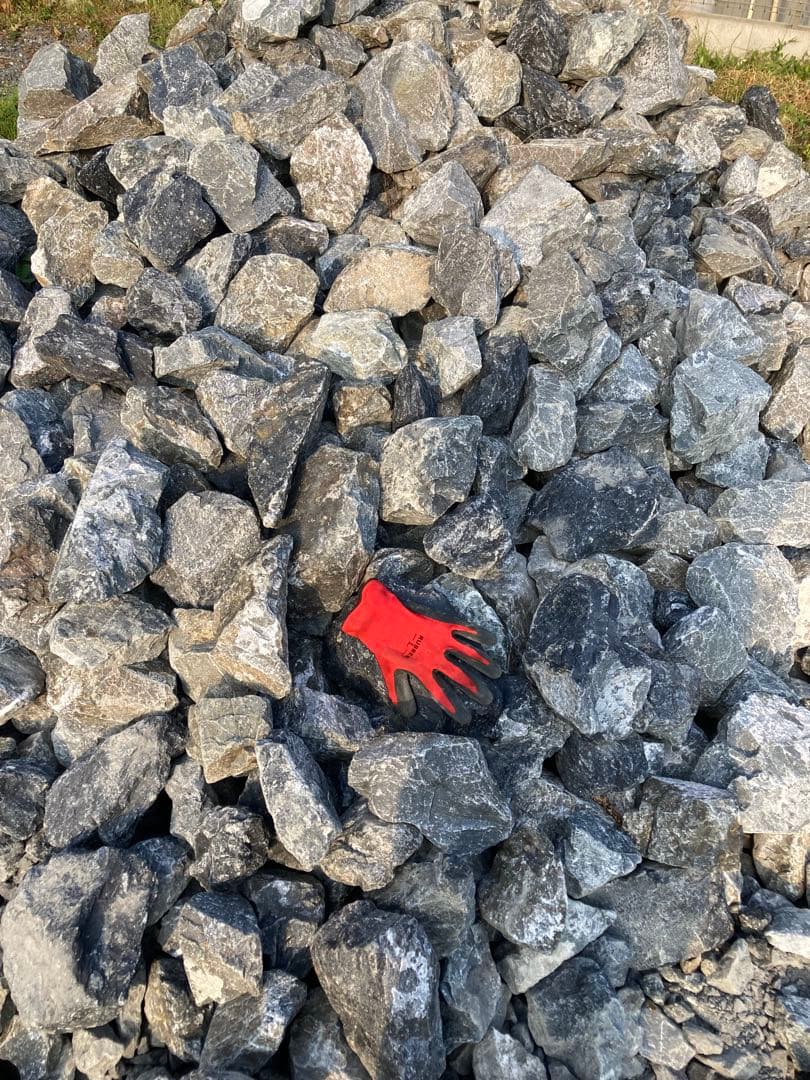 引き取り割栗石400kg岐阜石スコリア溶岩石　ゴロタ石 砕石　砂利　庭石ロック