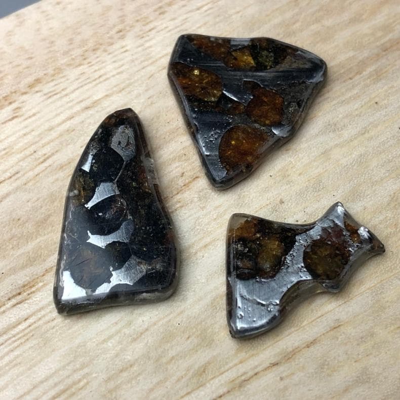 隕石 アルタイ隕石　原皮付き　石鉄隕石　パラサイト隕石　4点　重さ39