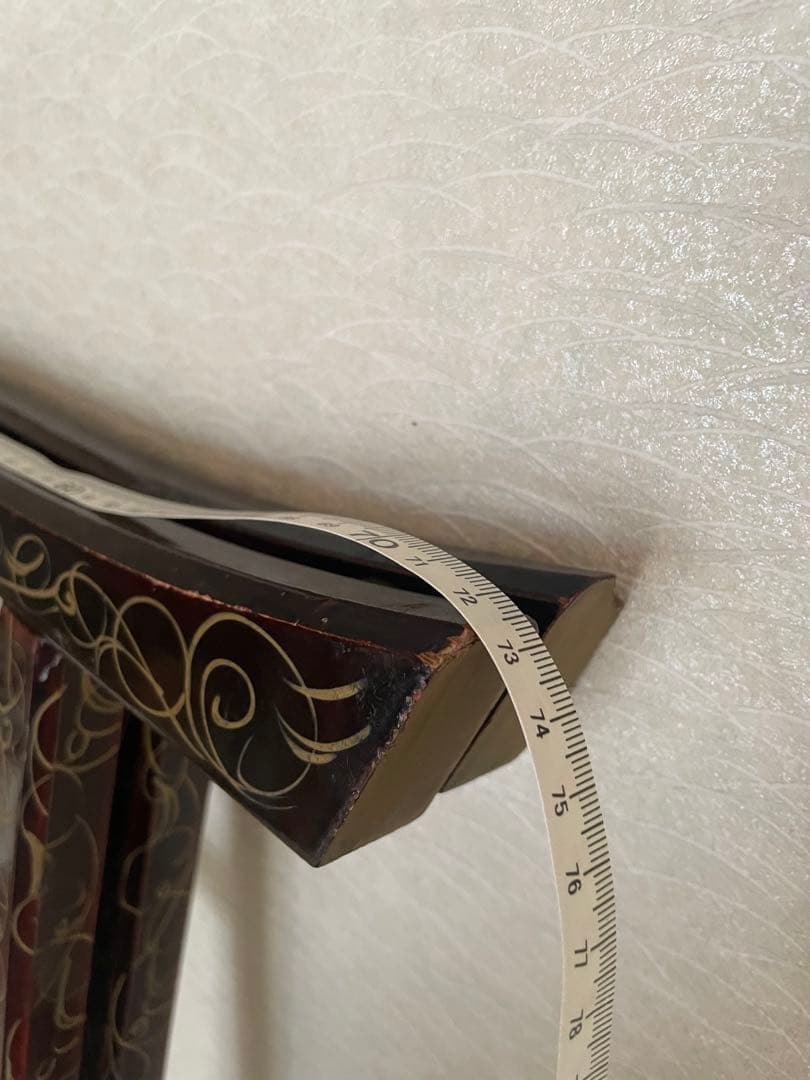 漆塗り　黒の木製衣桁 花の絵柄付き　着物掛け　着物ハンガー　衣桁　骨董品