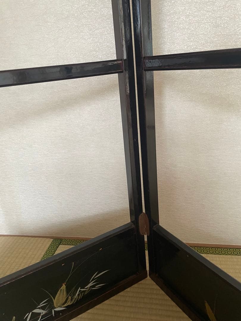 漆塗り　黒の木製衣桁 花の絵柄付き　着物掛け　着物ハンガー　衣桁　骨董品