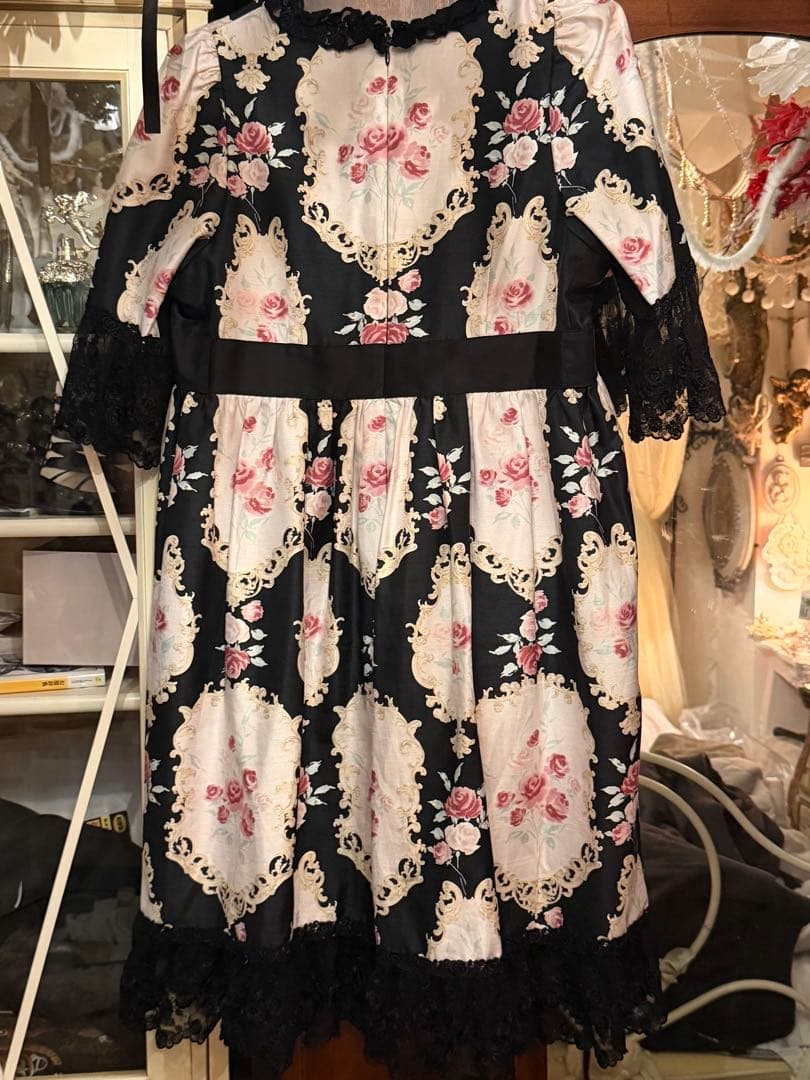Jesus diamante アントワーヌワンピ　オーナメント薔薇柄　黒
