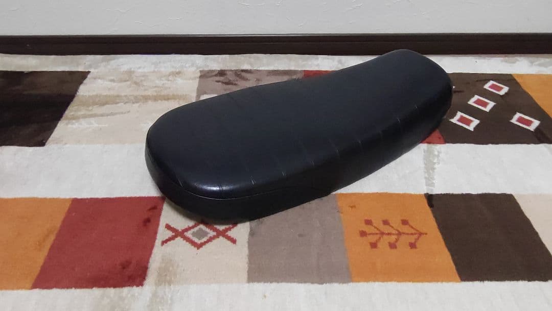 sr400　デイトナ　シート　ペイトンプレイス　グッズ　マフラー