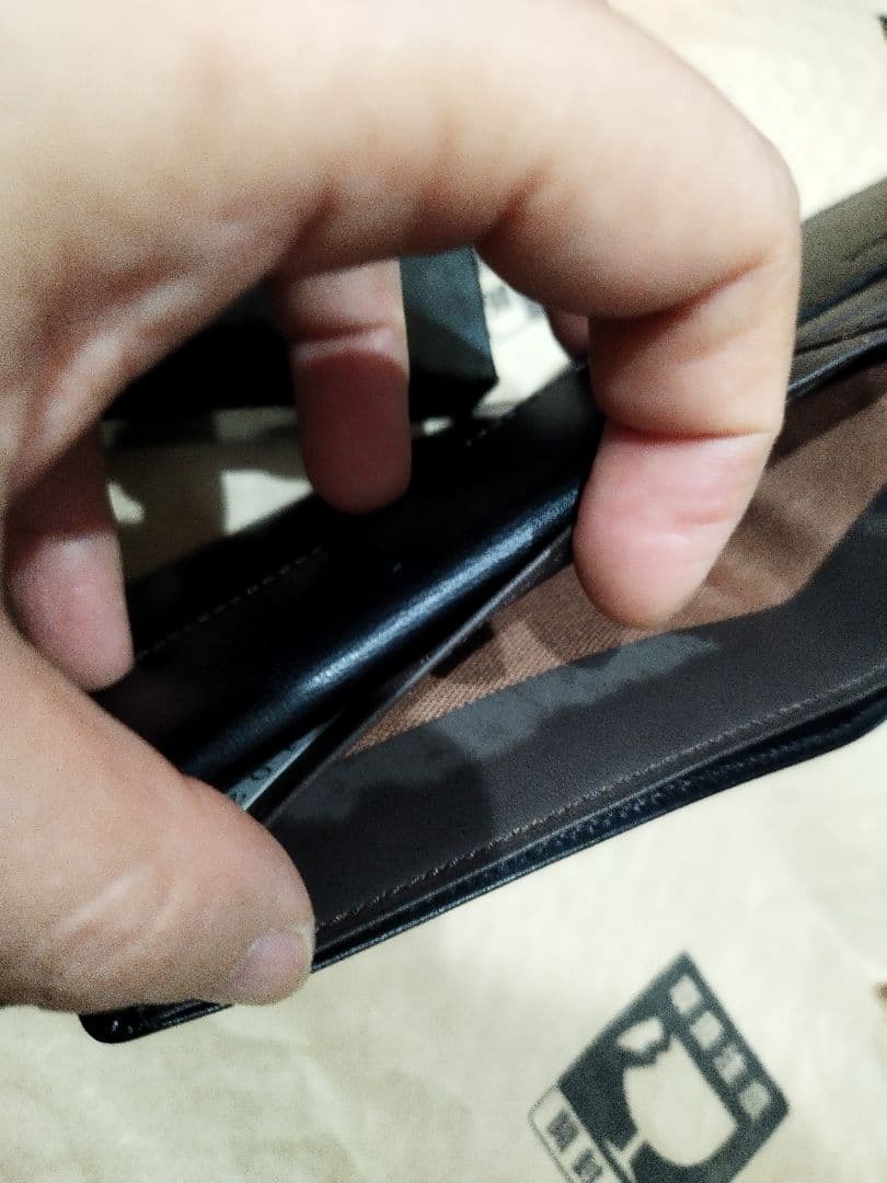 Valentino ガラヴァーニVロゴ　箱とタグ付き黒２つ折り札入 小銭入れ有り