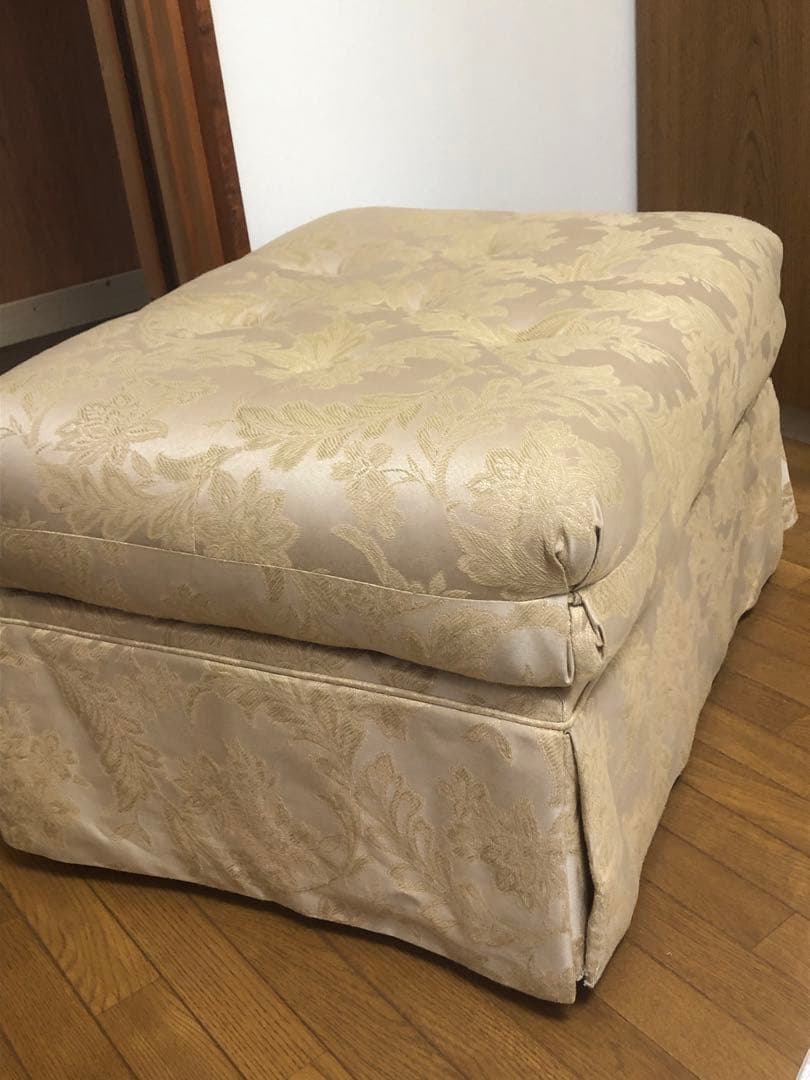 アシュレイ社♦️高級 ３人掛けソファ＋クッション３つ♦️三重県津市♦️引き取り 着払い