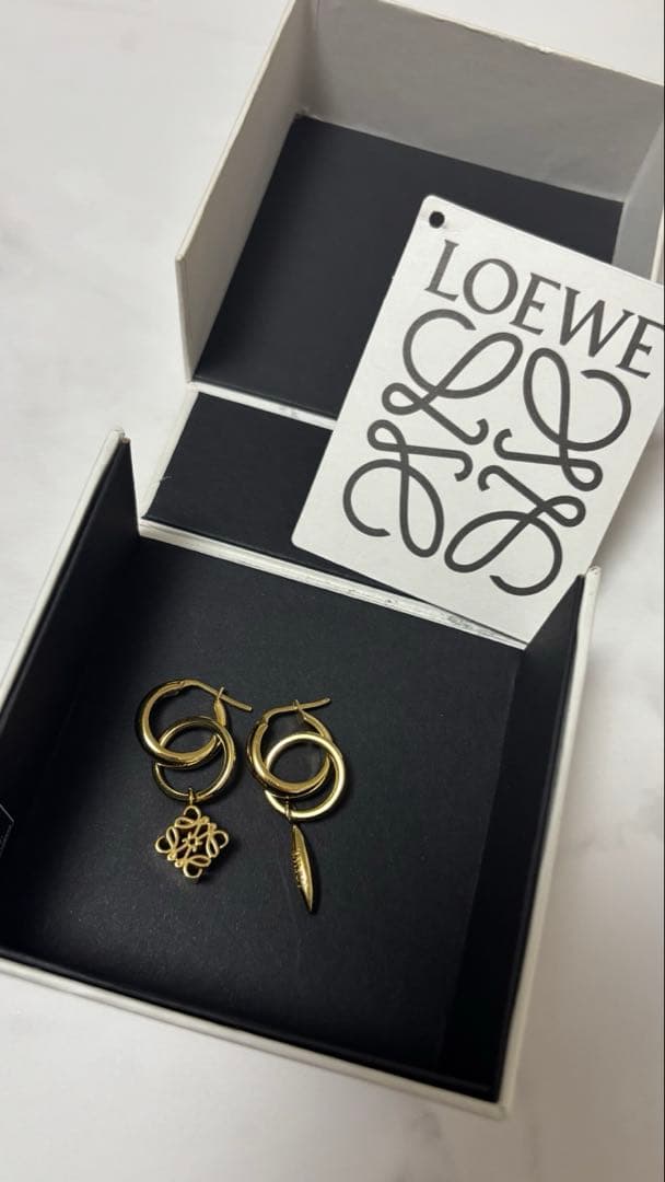 LOEWE♡アンシンメトリー　アナグラム　ピアス　希少