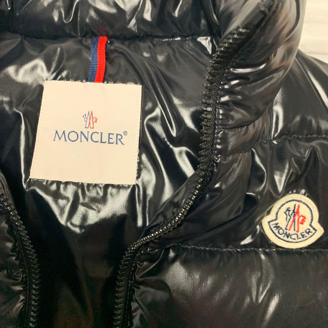 MONCLER ブラック ダウンベストGHANY